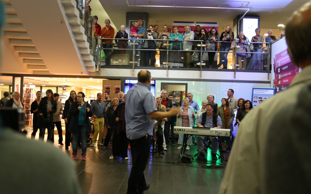 Gospelchor Flashmob am Essen Haubtbahnhof